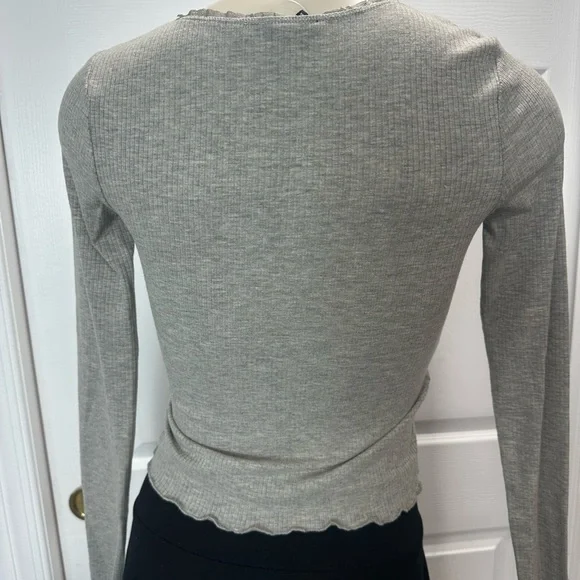 FOREVER 21 cropped long sleeve TOP lightweight long sleeve grey ribbed S - Picture 6 of 8